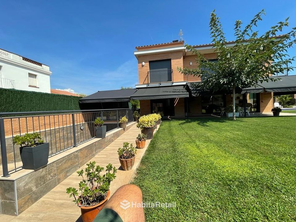 Jardín y casa