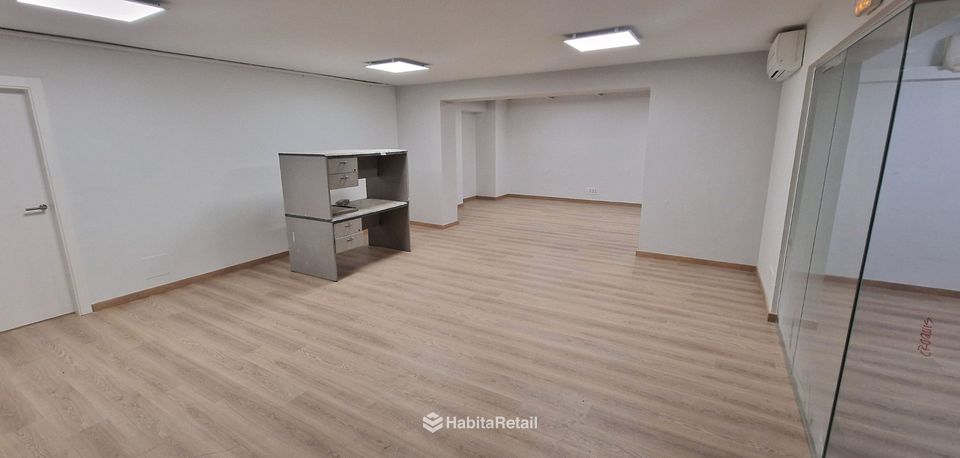 Sótano: sala con aire acondicionado