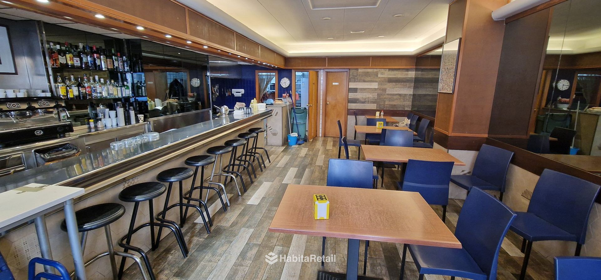 Barra y sala