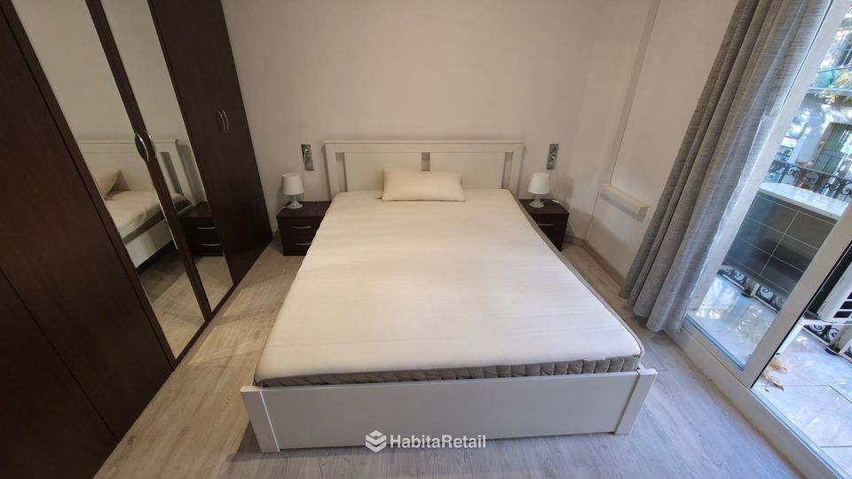 Dormitorio con salida al balcón