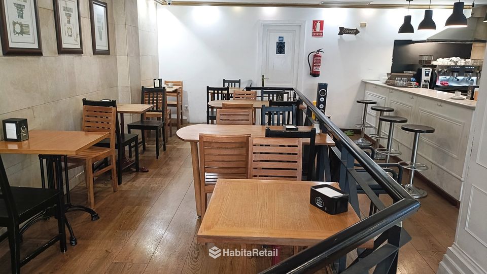 Sala con mesas