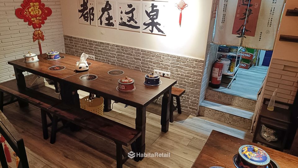 Lower-floor dining room