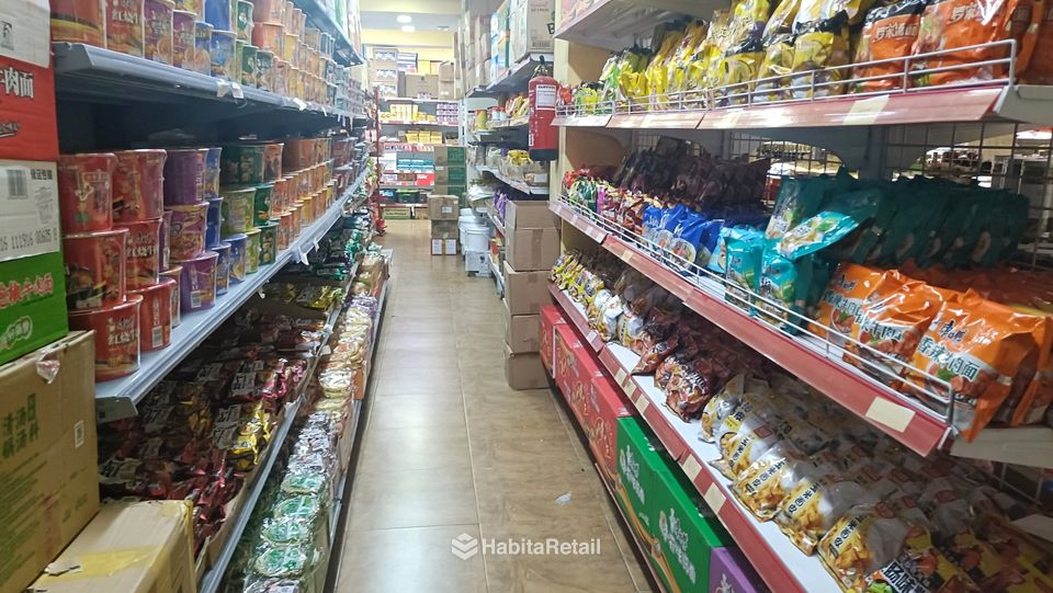 Pasillo central con lineales