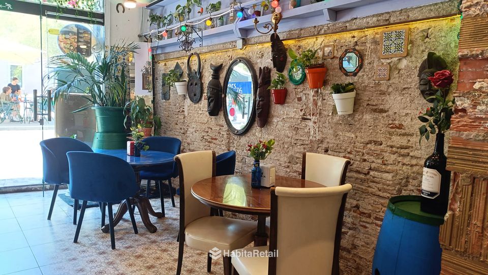 Comedor junto a la cristalera