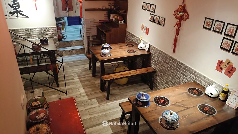 Sala y escalera