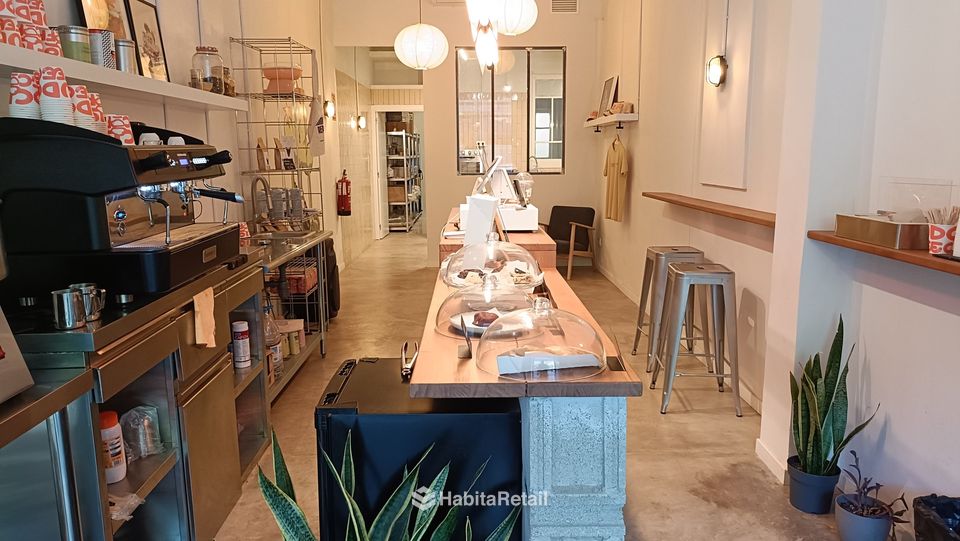 Sala con mostrador central