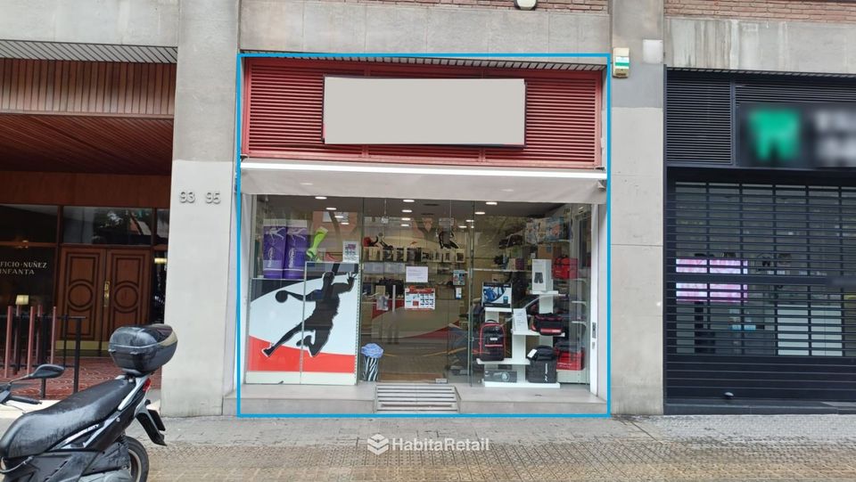Fachada a la avenida