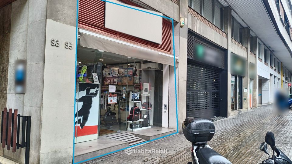 Fachada y entorno de la avenida
