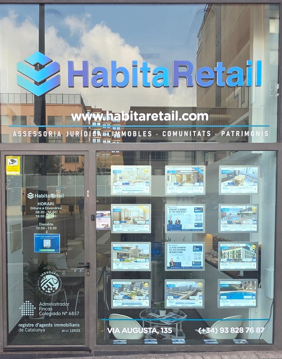 Aparador d'HabitaRetail a Via Augusta 135, Barcelona