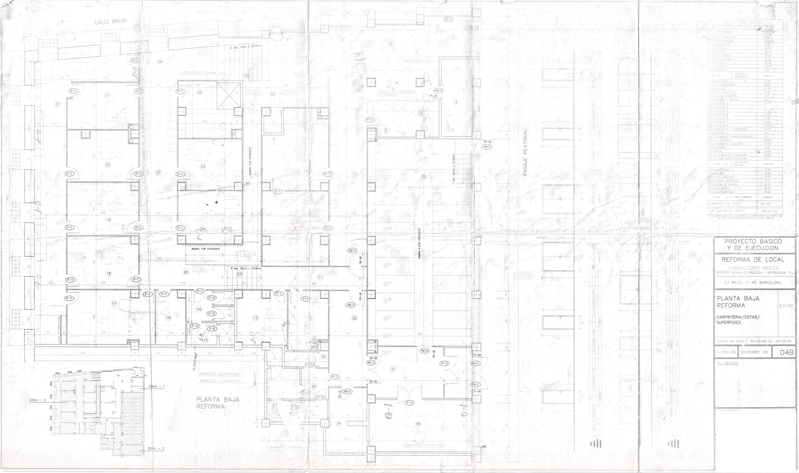Planta baja del proyecto básico y de ejecución de reforma del local para centro médico (diciembre de 1999). Puede no recoger modificaciones posteriores. Pulse sobre el plano para ampliarlo.