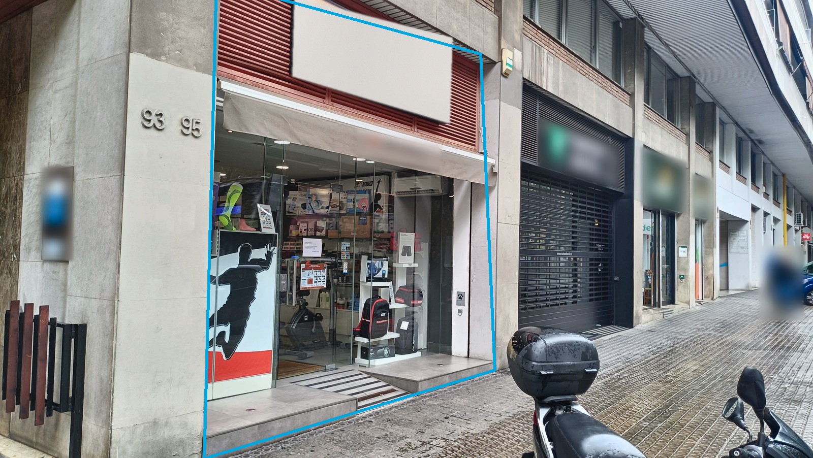 Fachada y entorno de la avenida