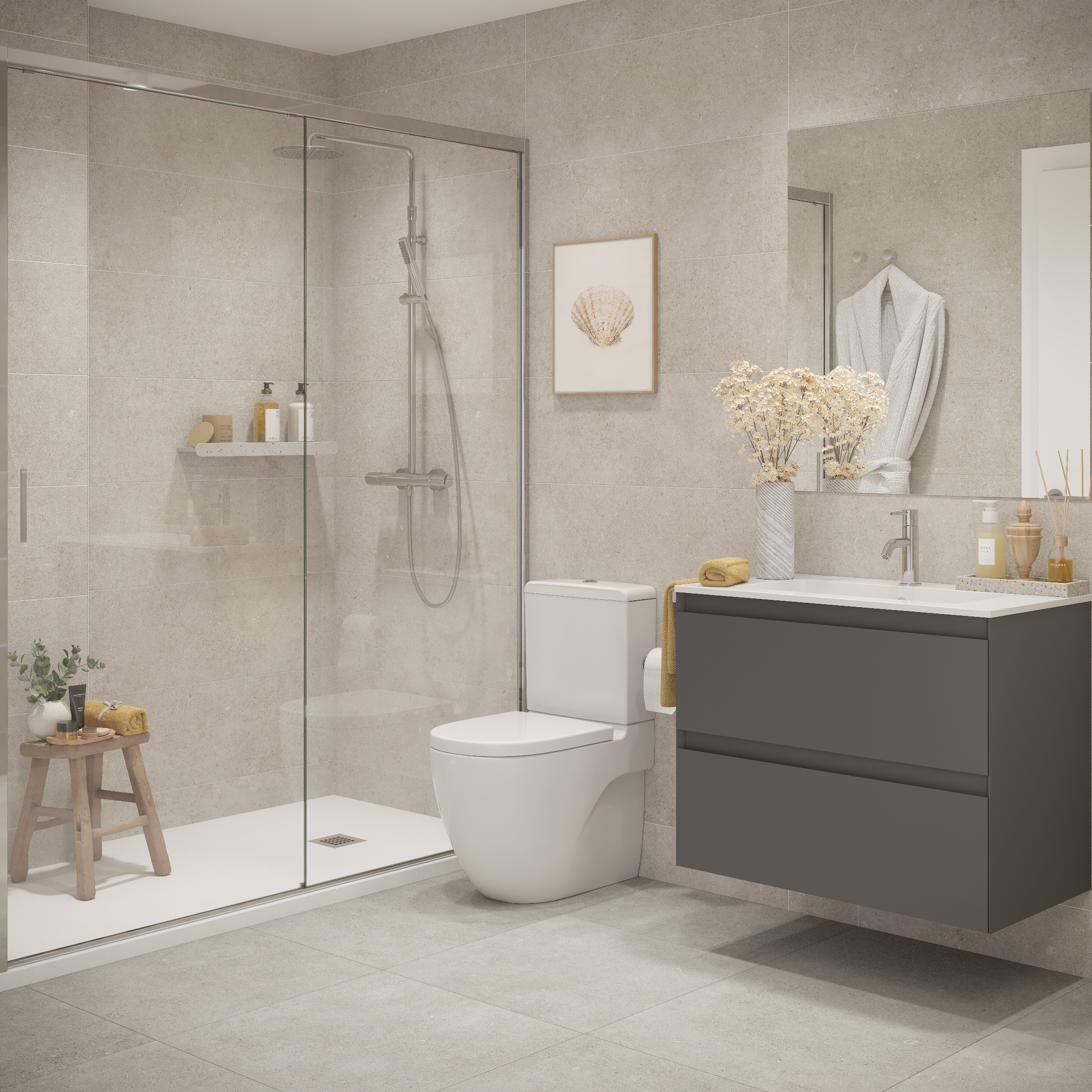 Baño principal con ducha y mampara de vidrio